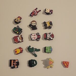 Lot of 16 comic character Crock charms